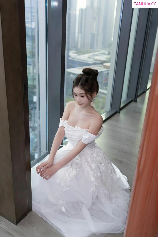   [XiuRen]高清写真图 2025.09.26 No.10814 刘婷婷 白色婚纱第13张图片
